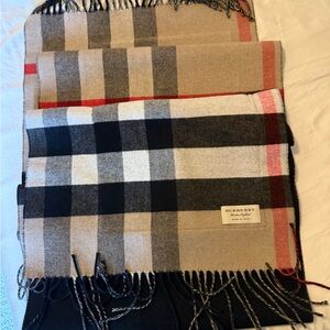 Burberry Gaint Helene Wool-Cashmere Stole W/ Pockets